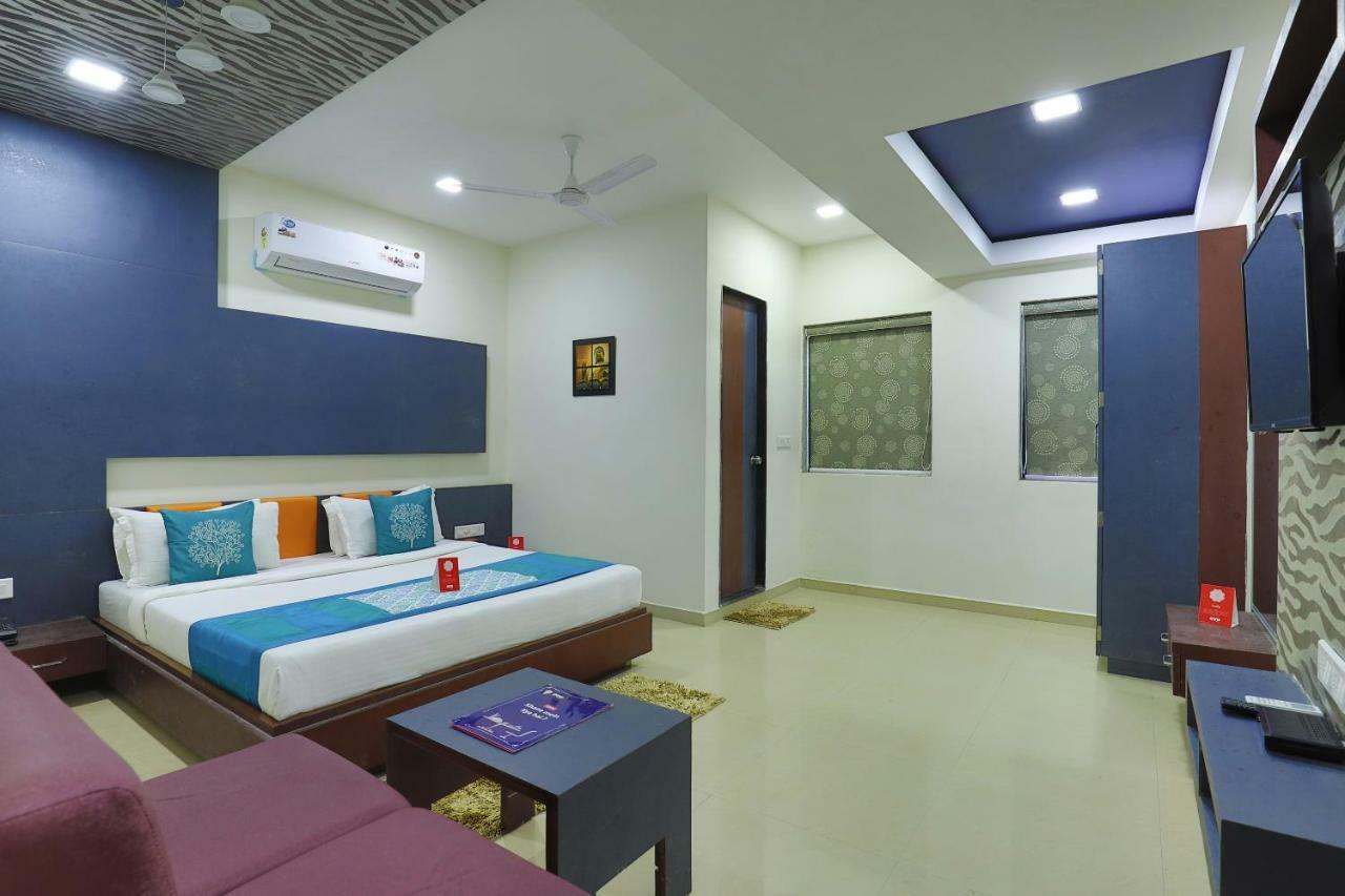 Oyo 9238 Hotel Meet Palace Naroda Exterior foto