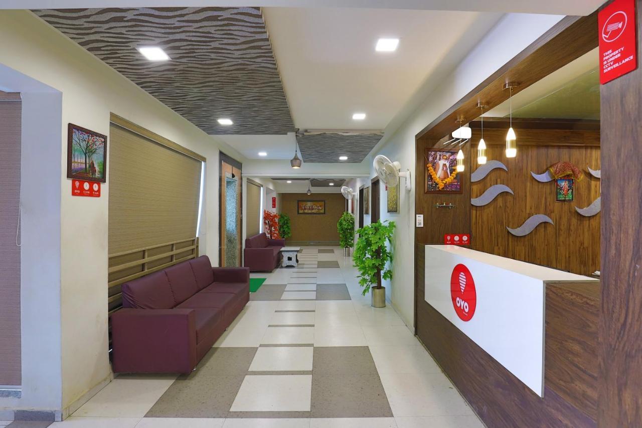 Oyo 9238 Hotel Meet Palace Naroda Exterior foto
