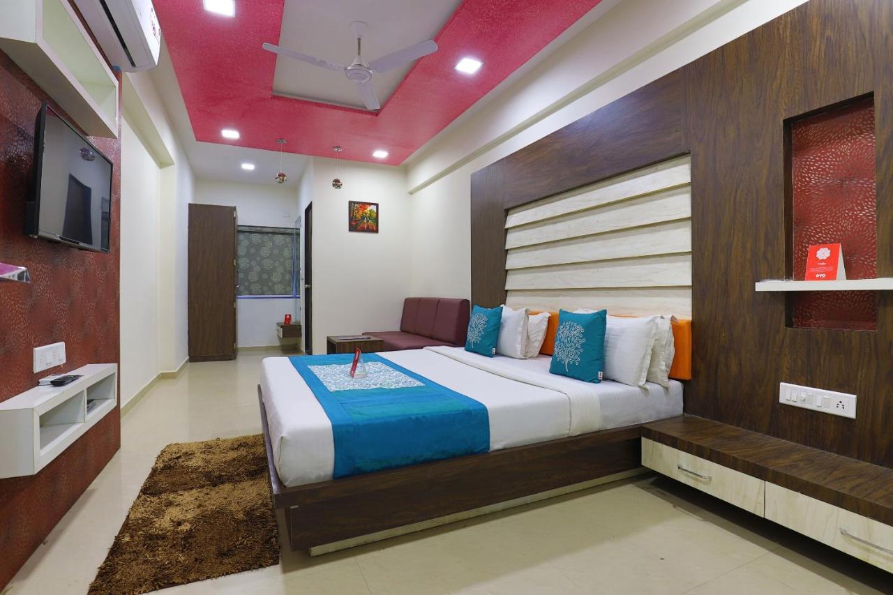 Oyo 9238 Hotel Meet Palace Naroda Exterior foto